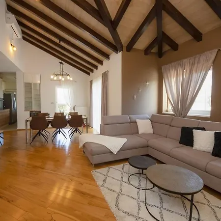 Ferienhaus Mit Privatpool Fur 7 Personen Ca 290 Qm In Sibenik-dubrava, Dalmatien Norddalmatien Dubrava (Sibenik-Knin)