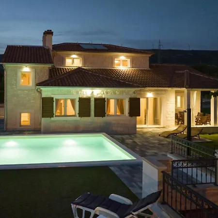 Ferienhaus Mit Privatpool Fur 7 Personen Ca 290 Qm In Sibenik-dubrava, Dalmatien Norddalmatien